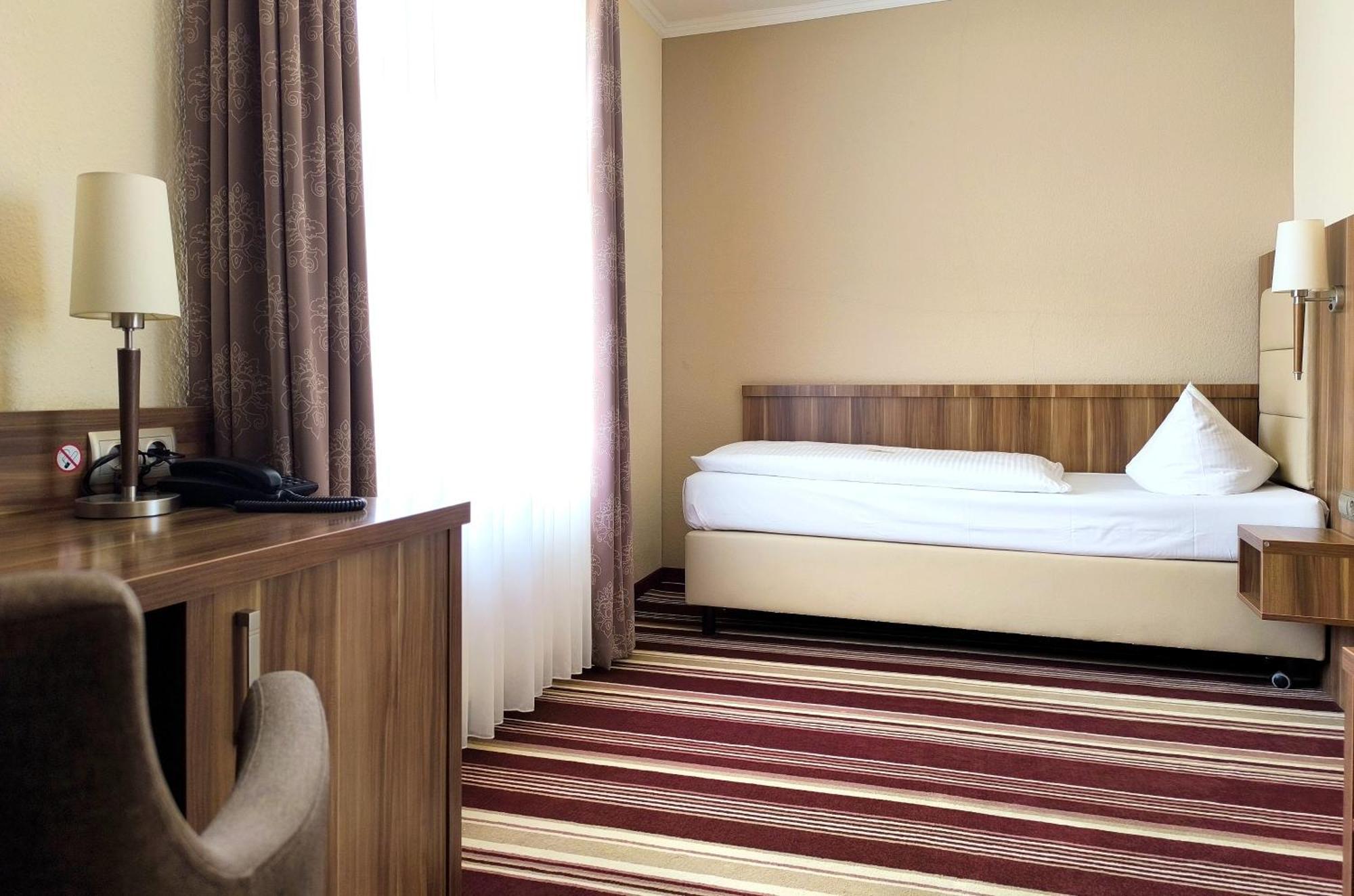 Hotel Burgas Stassfurt Kültér fotó