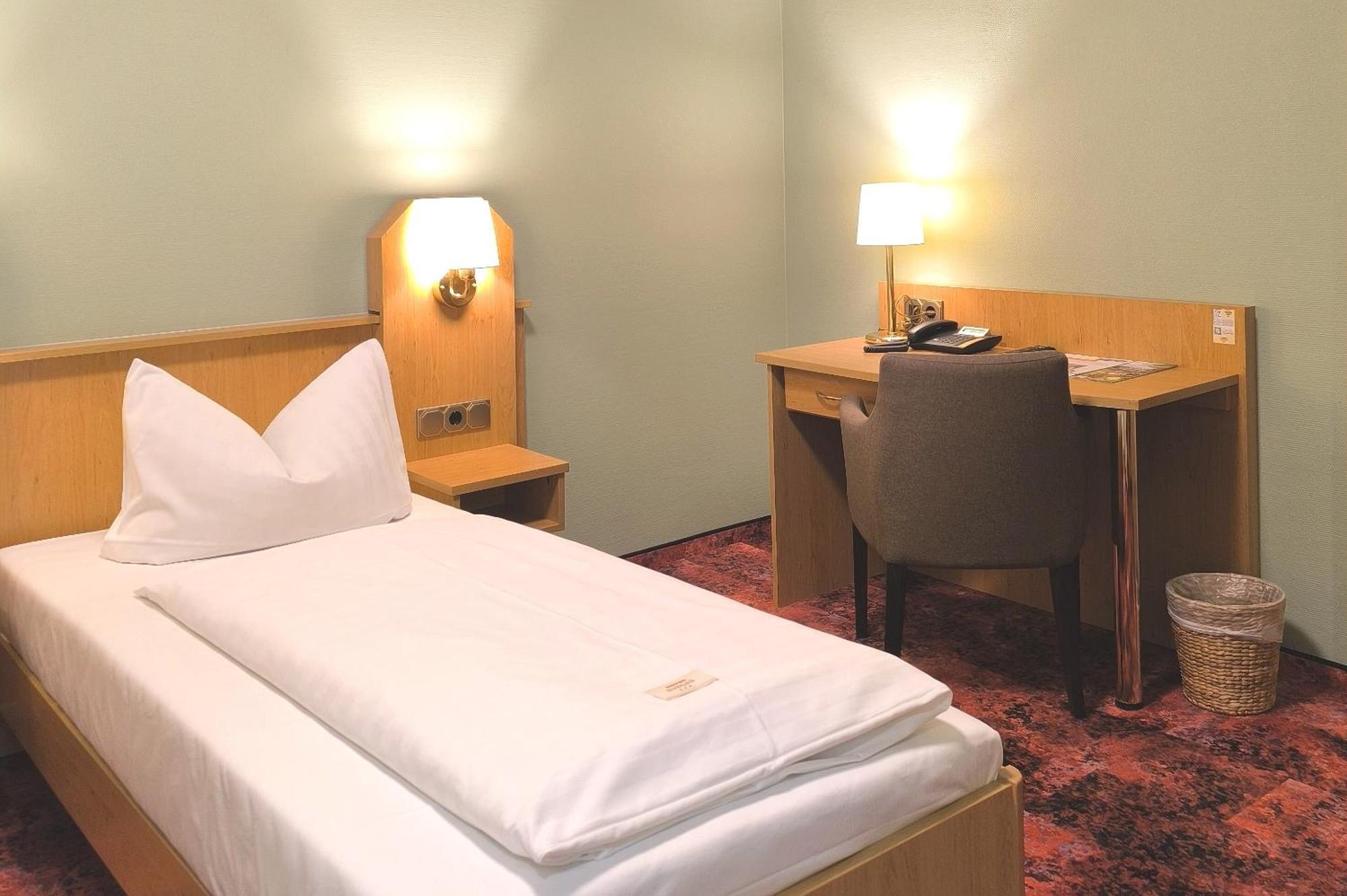 Hotel Burgas Stassfurt Kültér fotó